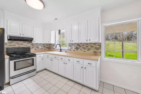 Kitchen - 174 Turpin Dr, Easley, SC 29640 photo 2 of 2