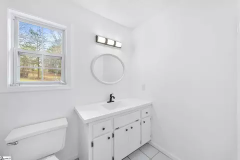 Bath - 174 Turpin Dr, Easley, SC 29640 photo 2 of 3