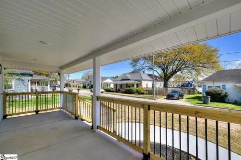Exterior - 104 Albert St, Greer, SC 29651 photo 5 of 10