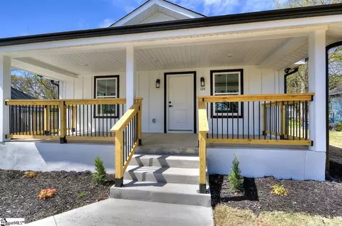 104 Albert St, Greer, SC 29651