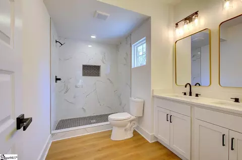 Bath - 104 Albert St, Greer, SC 29651 photo 3 of 3