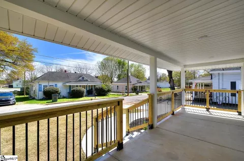 Exterior - 104 Albert St, Greer, SC 29651 photo 4 of 10