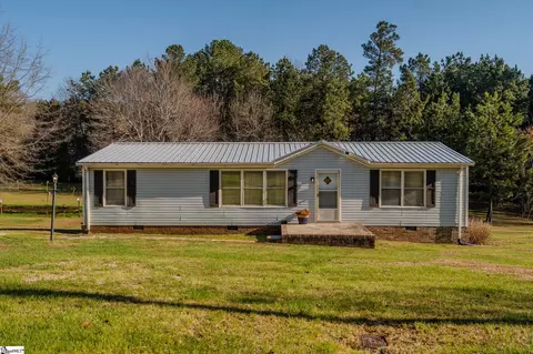 121 Kountry Ln, Walhalla, SC 29691