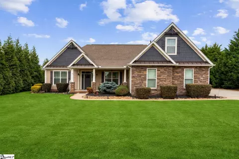 112 Providence Point Ln, Wellford, SC 29385
