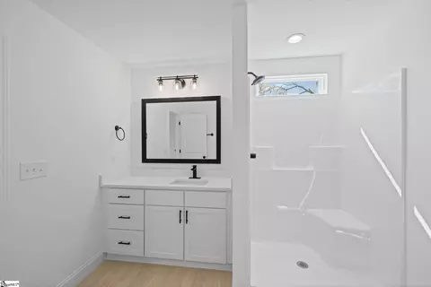 Bath - 131 Old Settle Rd, Inman, SC 29349 photo 1 of 3