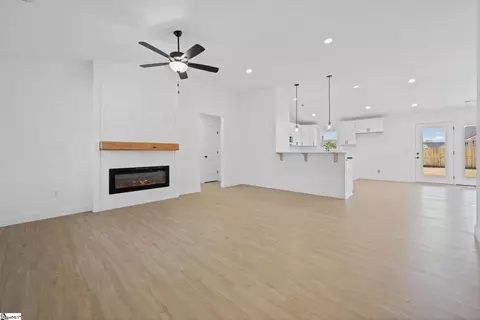 Living - 131 Old Settle Rd, Inman, SC 29349 photo 2 of 3