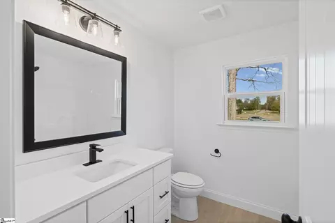 Bath - 131 Old Settle Rd, Inman, SC 29349 photo 2 of 3