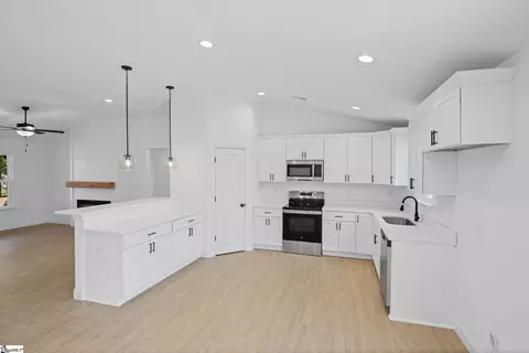 Kitchen - 131 Old Settle Rd, Inman, SC 29349 photo 1 of 2