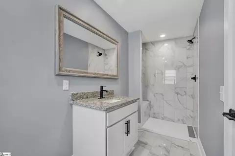 Bath - 101 Mark St, Easley, SC 29640 photo 2 of 4
