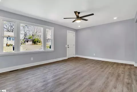 Living - 101 Mark St, Easley, SC 29640 photo 3 of 8