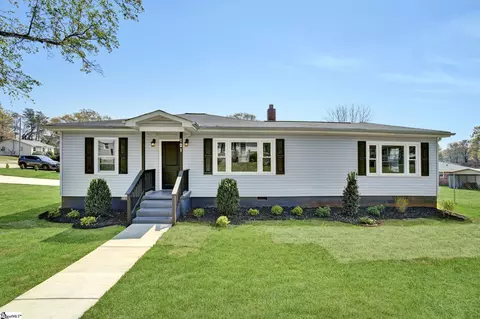 Exterior - 101 Mark St, Easley, SC 29640 photo 2 of 9