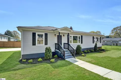 Exterior - 101 Mark St, Easley, SC 29640 photo 5 of 9
