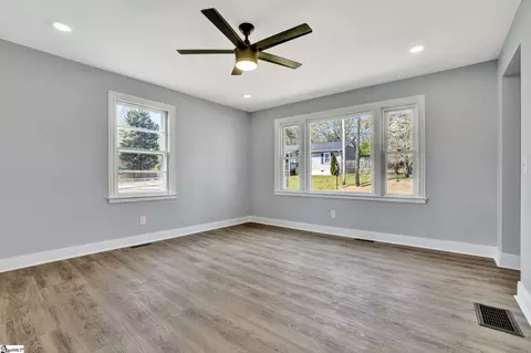 Living - 101 Mark St, Easley, SC 29640 photo 5 of 8