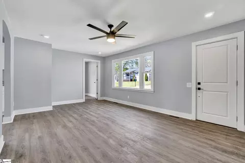 Living - 101 Mark St, Easley, SC 29640 photo 4 of 8