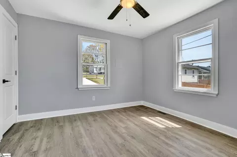 Bedroom - 101 Mark St, Easley, SC 29640 photo 6 of 9