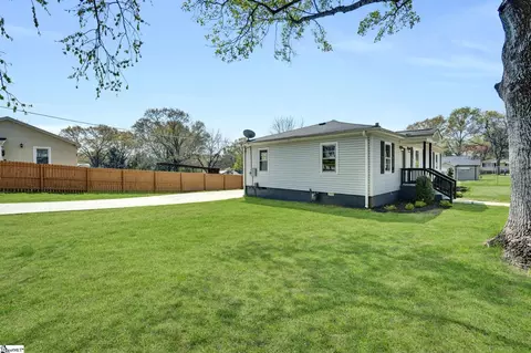 Exterior - 101 Mark St, Easley, SC 29640 photo 6 of 9