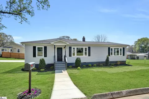 Exterior - 101 Mark St, Easley, SC 29640 photo 3 of 9