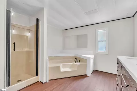 Bath - 105 Dyar Dr, Anderson, SC 29621 photo 2 of 3