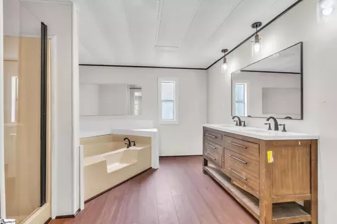 Bath - 105 Dyar Dr, Anderson, SC 29621 photo 1 of 3