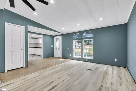 Living - 105 Dyar Dr, Anderson, SC 29621 photo 8 of 8