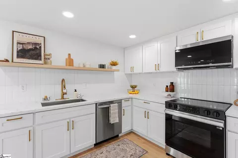 Kitchen - 5202 Highway 86, Easley, SC 29642 photo 2 of 2