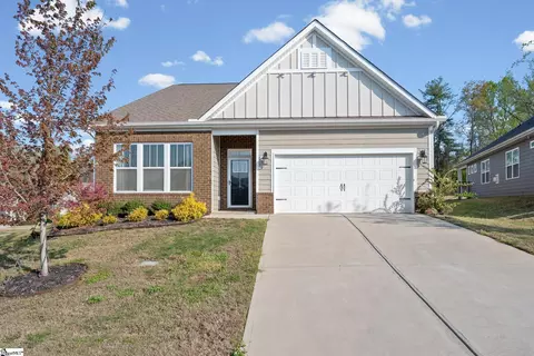 516 Raleighwood Ln, Simpsonville, SC 29681
