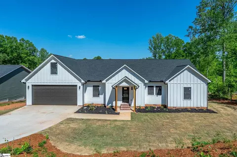160 Holmes Dr, Spartanburg, SC 29303