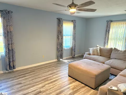 Living - 537 Bailey Rd, Buffalo, SC 29321 photo 1 of 3