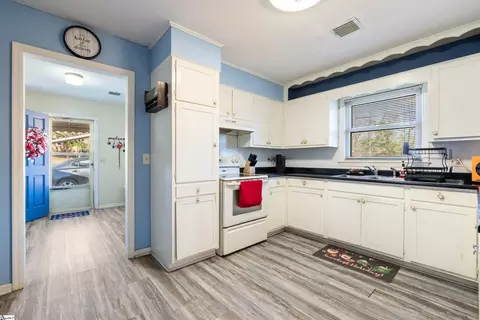 Entry Way - 537 Bailey Rd, Buffalo, SC 29321 photo 1 of 6