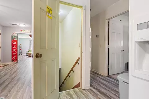 Entry Way - 537 Bailey Rd, Buffalo, SC 29321 photo 4 of 6