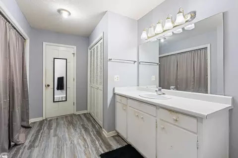 Bath - 537 Bailey Rd, Buffalo, SC 29321 photo 1 of 2