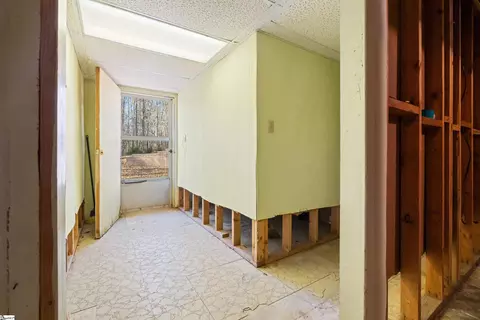 Entry Way - 537 Bailey Rd, Buffalo, SC 29321 photo 6 of 6