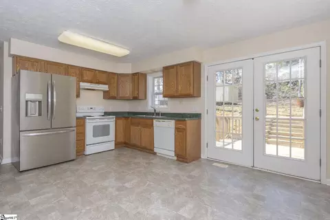 Kitchen - 107 Brookside Cir, Honea Path, SC 29654 photo 4 of 4