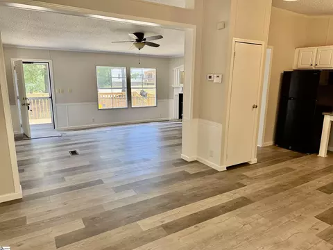Living - 223 Stringer Rd, Anderson, SC 29621 photo 3 of 4