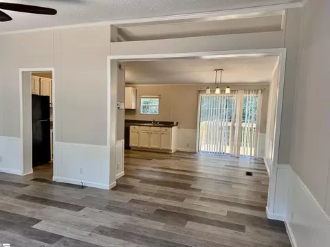Living - 223 Stringer Rd, Anderson, SC 29621 photo 2 of 4