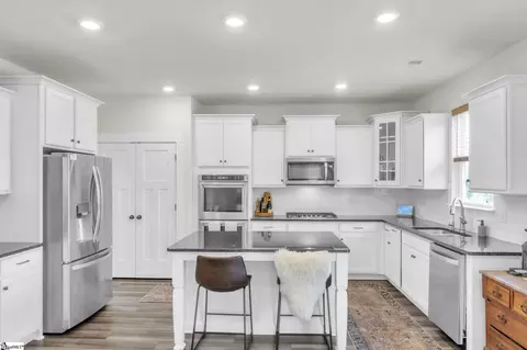 Kitchen - 313 Foxbank Cir, Greer, SC 29651 photo 2 of 2
