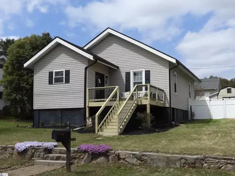 3 Crest St, Lyman, SC 29365