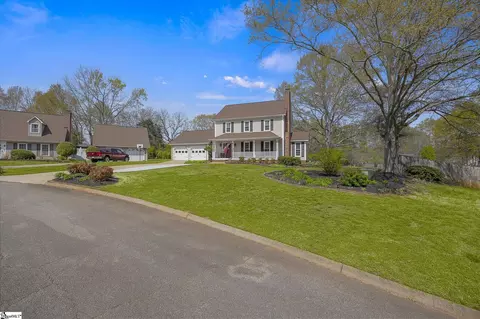 Exterior - 105 Yorktown Ct, Easley, SC 29642 photo 8 of 9