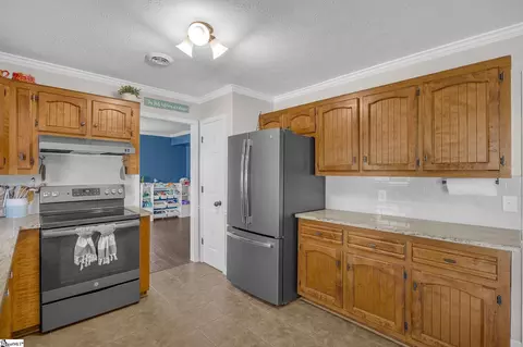 Kitchen - 105 Yorktown Ct, Easley, SC 29642 photo 2 of 4
