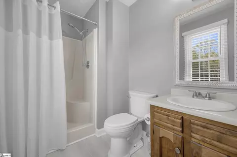 Bath - 105 Yorktown Ct, Easley, SC 29642 photo 2 of 3