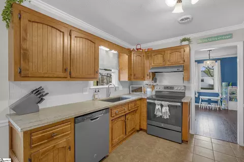 Kitchen - 105 Yorktown Ct, Easley, SC 29642 photo 3 of 4