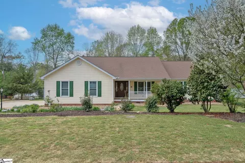 512 Wemberly Ln, Simpsonville, SC 29681
