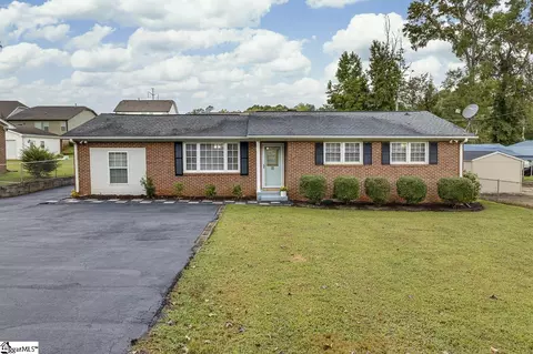 15 Strawberry Dr, Greenville, SC 29617
