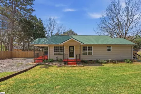 421 Hotrod Ln, Walhalla, SC 29691