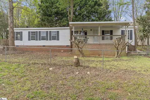 314 Green Oak Dr, Wellford, SC 29385