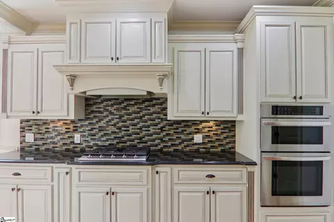 Kitchen - 1114 Devenger Rd, Greer, SC 29650 photo 3 of 4
