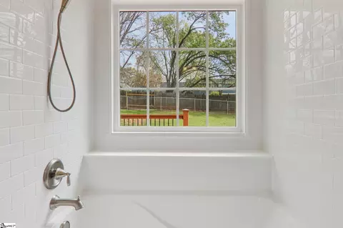 Bath - 1114 Devenger Rd, Greer, SC 29650 photo 5 of 5