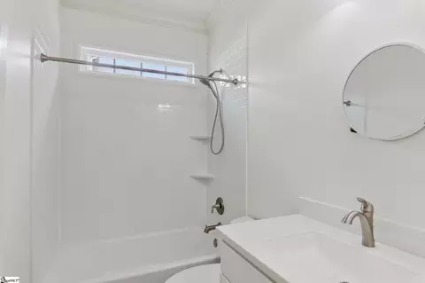 Bath - 1114 Devenger Rd, Greer, SC 29650 photo 3 of 5