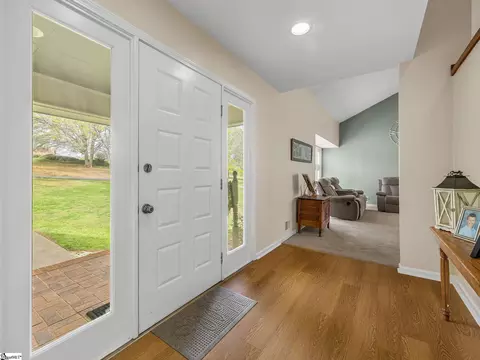 131 Riveredge Dr, Moore, SC 29369 photo 4