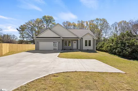 195 Pine Dr, Greer, SC 29651